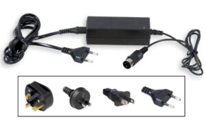 Cargador de alimentación para marcador deportivo portátil led RKB-FPT Favero PS-M. Tablero Deportivo para todos los deportes: baloncesto, fútbol, rugby, voleibol, tenis, pádel, pelota vasca, fútbol sala, balonmano, boxeo, lucha, judo, kárate, hockey, tenis, bádminton, tenis de mesa, waterpolo, …