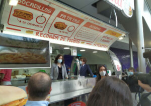 gestión de colas retail comercio establecimiento food truck gestor turnos espera software publicidad sistema expendedor ticket digital signage 1