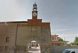 reloj monumental edificio ayuntamiento iglesia urbano agujas campanadas esfera fachada campanario maquinaria gps