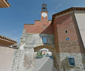 reloj monumental torre urbano agujas campanadas esfera fachada campanario maquinaria gps